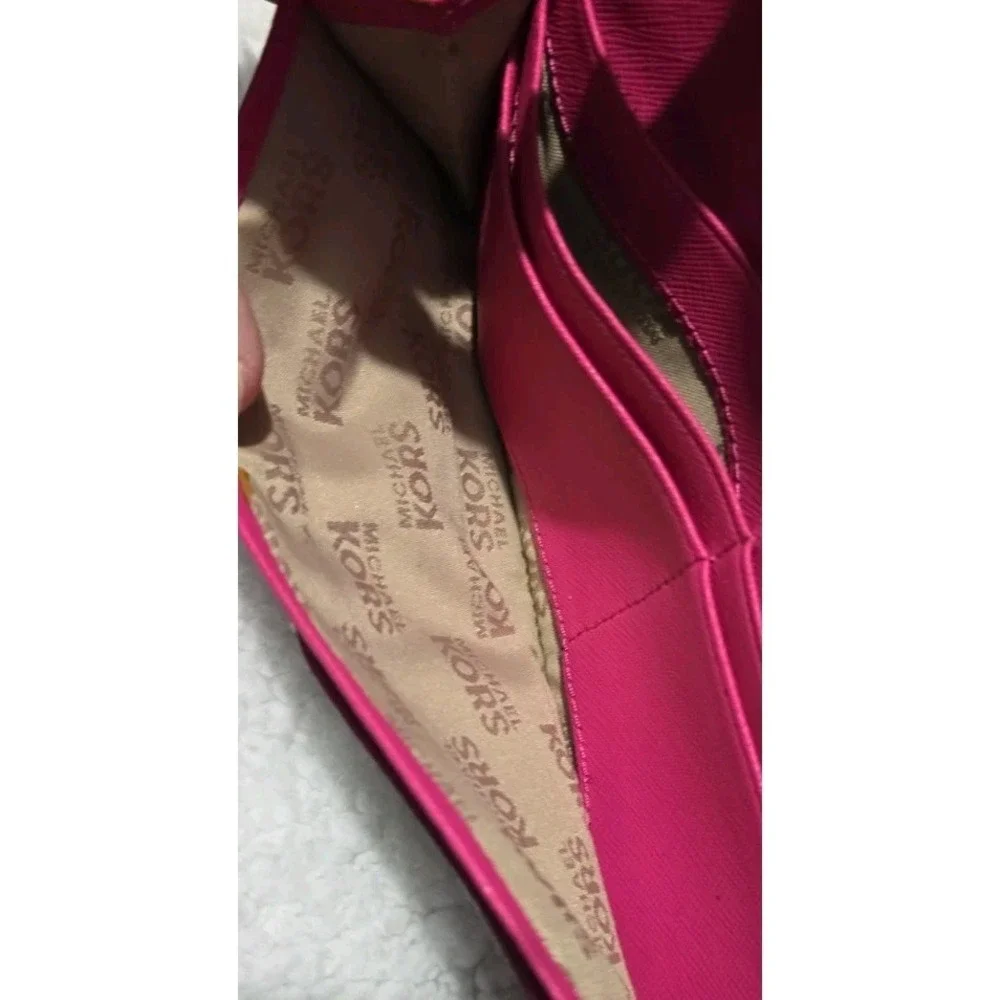 Michael Kors Pa-1711 S18 Mk Signature Floral Pattern Long Wallet